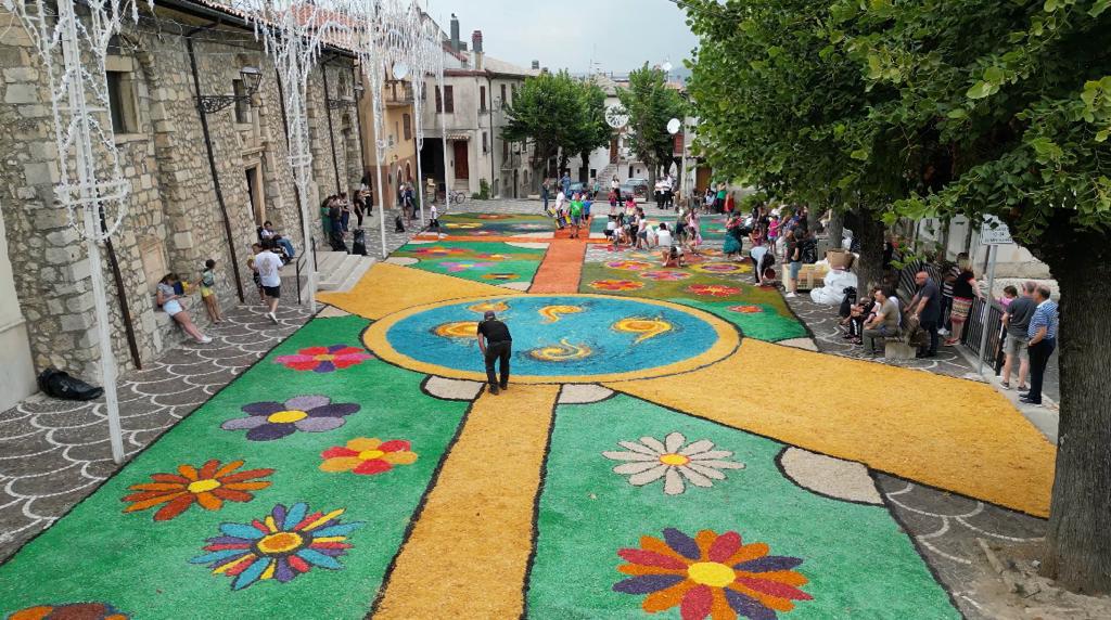 Collelongo Grande Partecipazione Per L Infiorata Di San Rocco Info