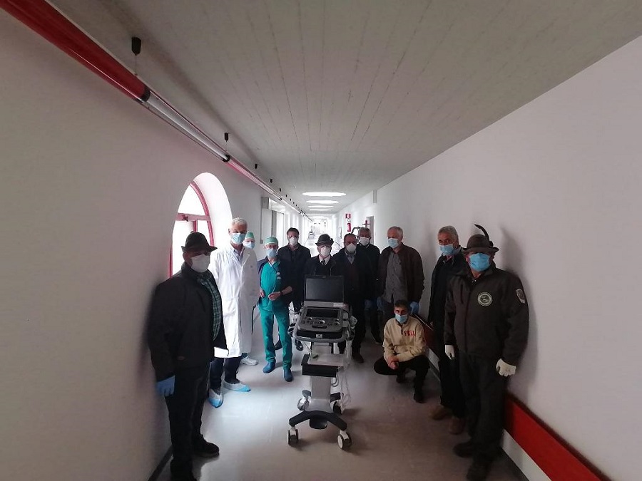 Virus, Alpini e borgo Marana donano ecografo all’ospedale dell’Aquila