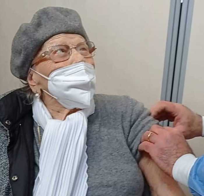 Sulmona, si vaccina a quasi 106 anni