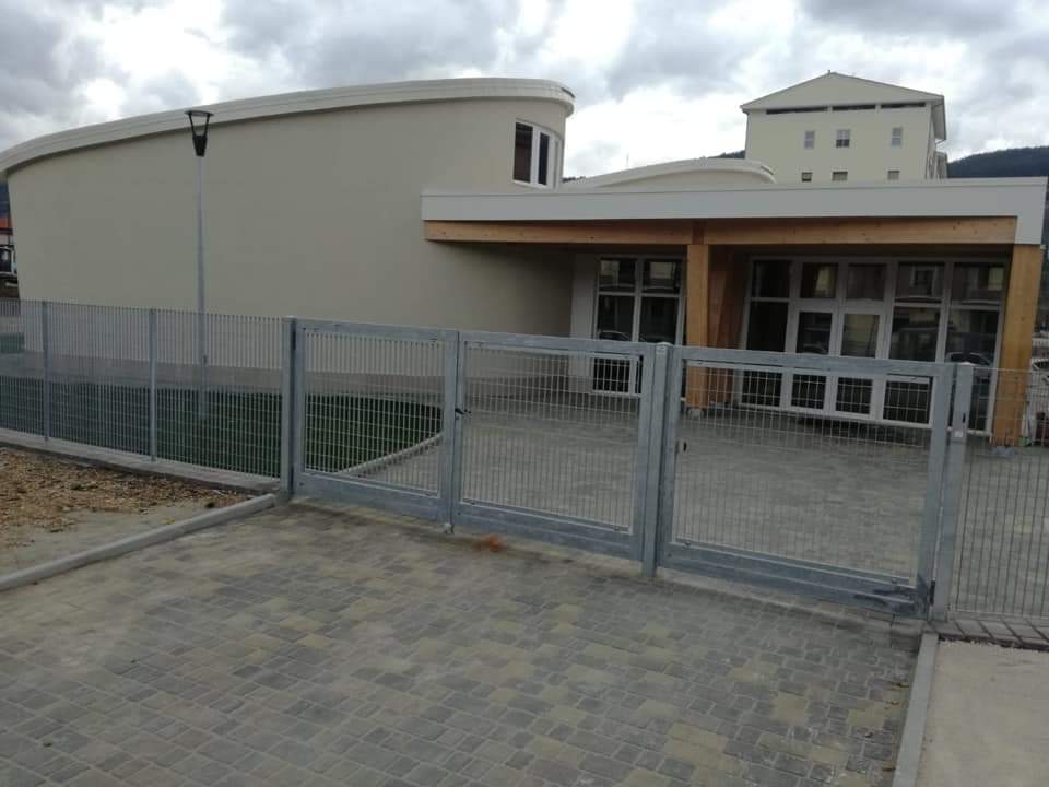 scuola chiusa resta
