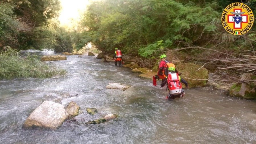 Cade da un ponte nel fiume: disperso