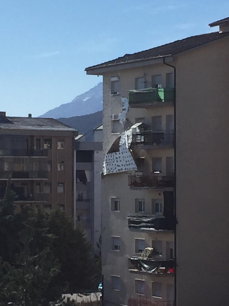 Avezzano, danni ad un palazzo per il forte vento
