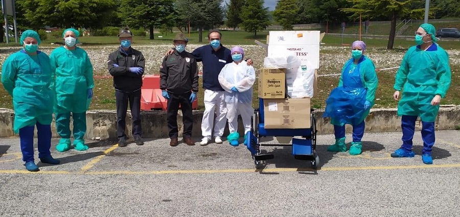 Il Gruppo Alpini Trasacco dona DPI agli oepratori sanitari