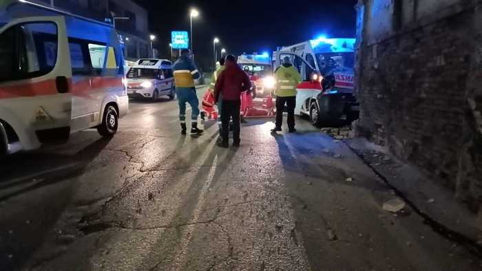 Ambulanza Croce Rossa fuori strada, 4 feriti