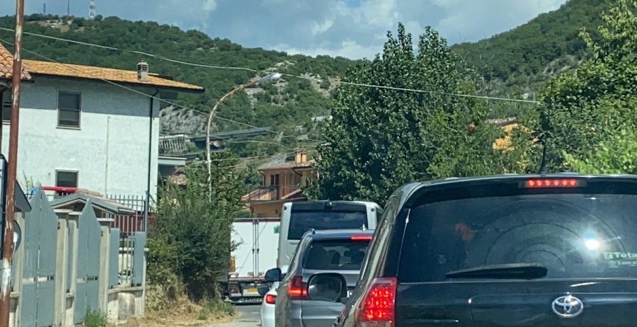 Cavo dell'alta tensione si stacca lungo A24