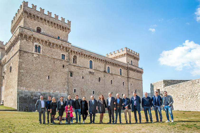 Celano, Fondazione Piccone dona 40 tablet agli studenti