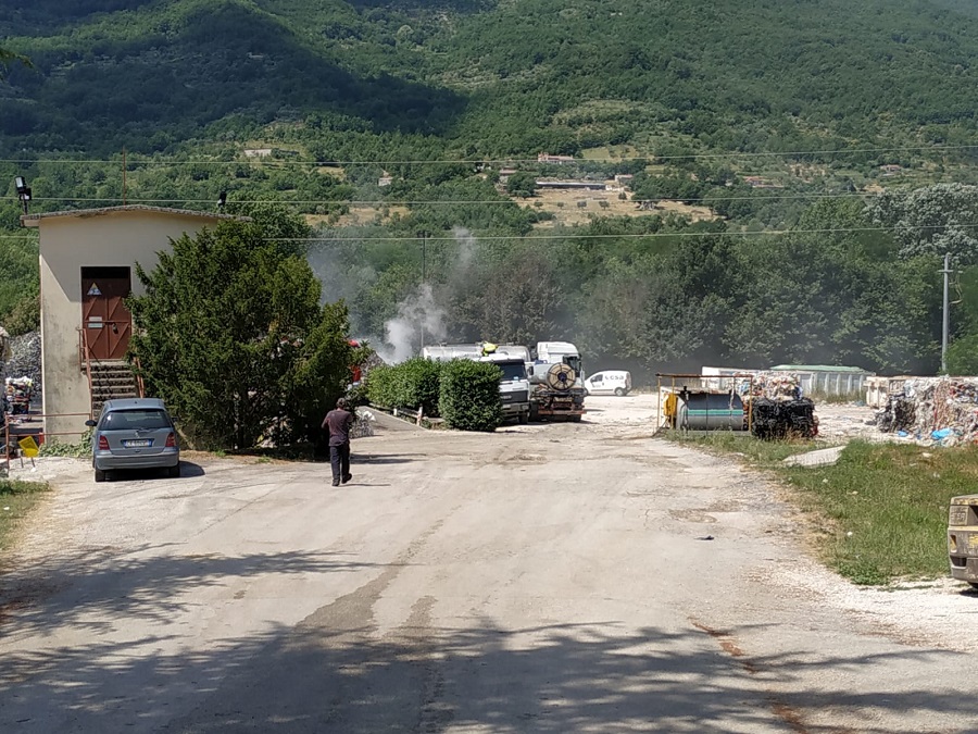 Incendio a San Vincenzo Valle Roveto, situazione sotto controllo