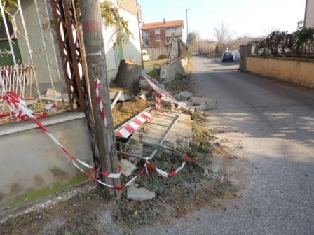 Avezzano, via Piè le Pogge: «Nessuno interviene»
